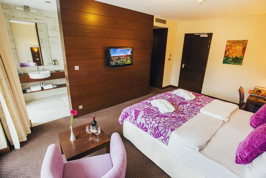 Hotel Zochova Chata - Adult Friendly Модра Экстерьер фото